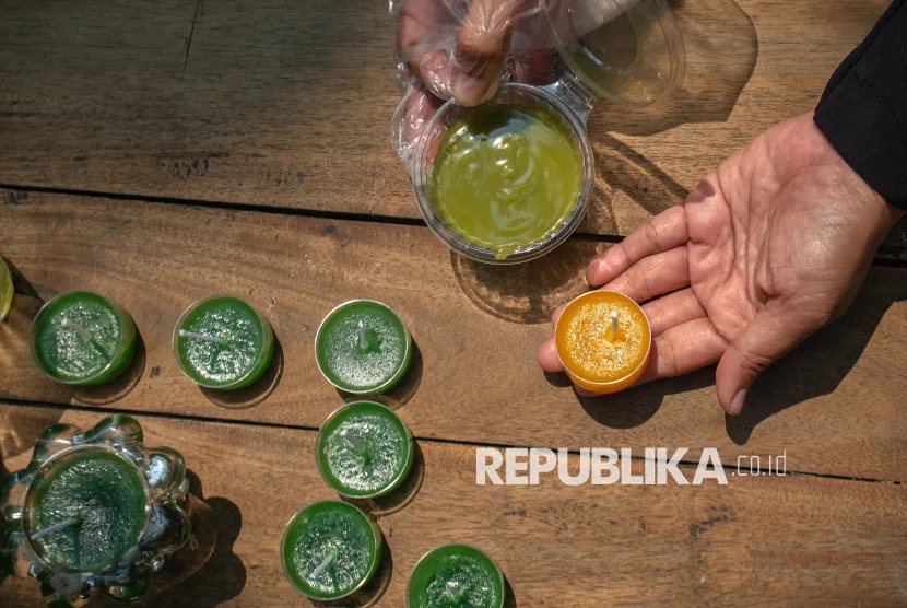 Minyak Jelantah Jadi Lilin Aromaterapi, Hasil Penjualan Bantu Pengadaan Air Bersih Bagi Desa